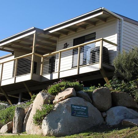 Kingfisher Cottage Beachfront At The Binalong Bay Exterior photo