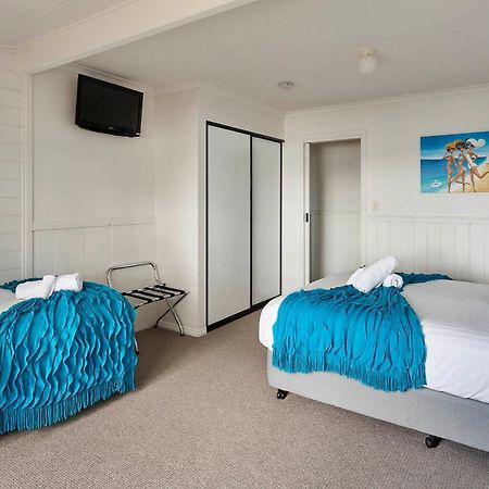 Kingfisher Cottage Beachfront At The Binalong Bay Exterior photo