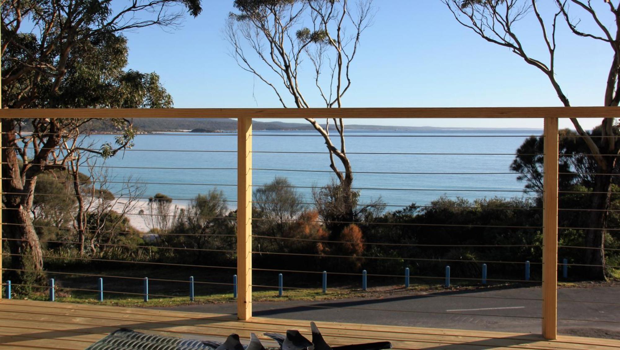 Kingfisher Cottage Beachfront At The Binalong Bay Exterior photo