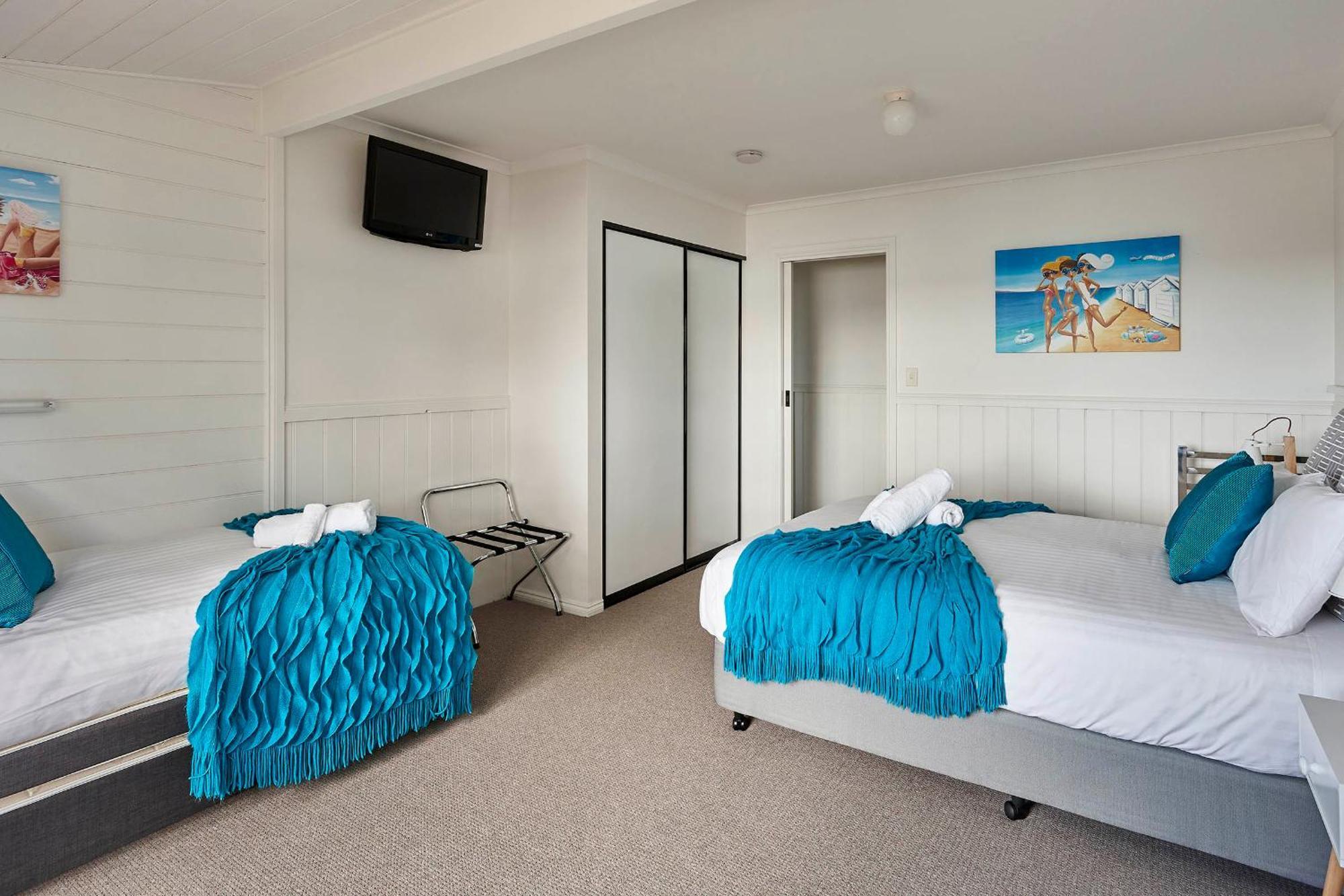 Kingfisher Cottage Beachfront At The Binalong Bay Exterior photo